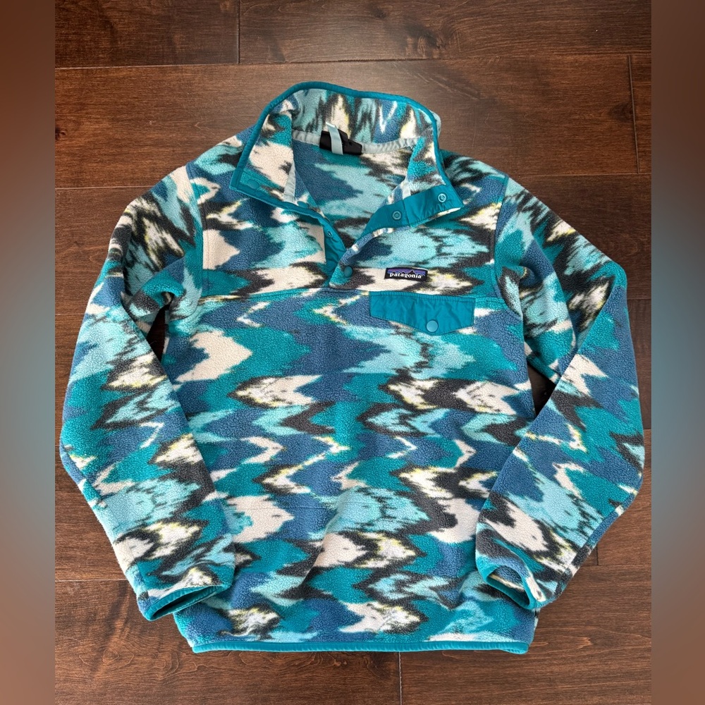 Patagonia- Size XXS (fits like an XS)- Synchilla Snap Pullover- Trout Tails